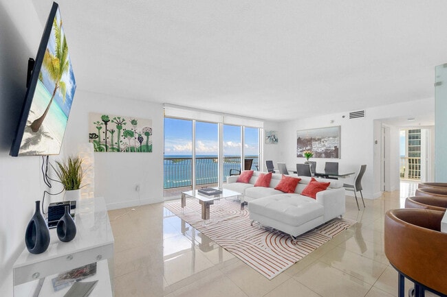 Building Photo - 1200 Brickell Bay Dr Unit FL47-ID1323132P