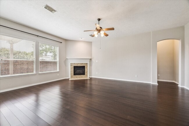 2821 Chinaberry Park Ln