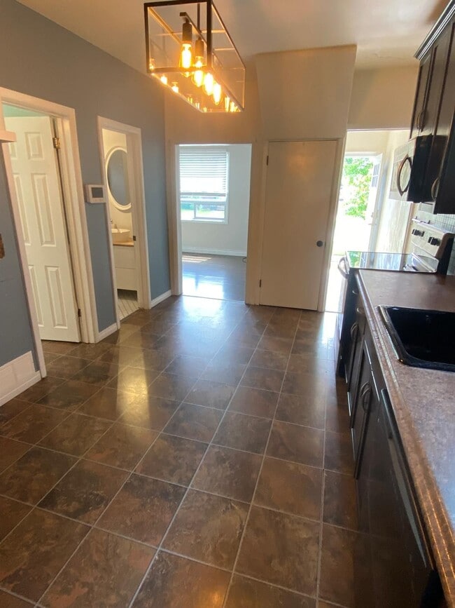 Photo - 461 Bannerman Ave