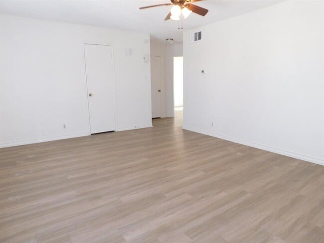 Photo - 1002 Southwalk St