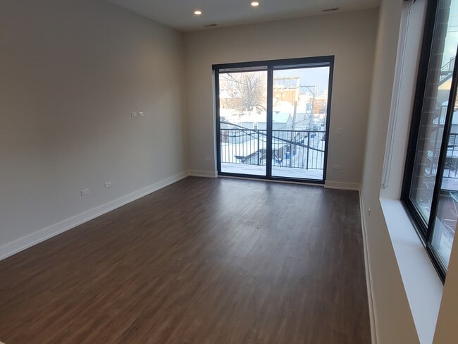 Photo - 1023 N Ashland Ave Unit 311