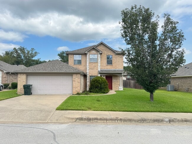 Building Photo - 5805 Thompson Pl