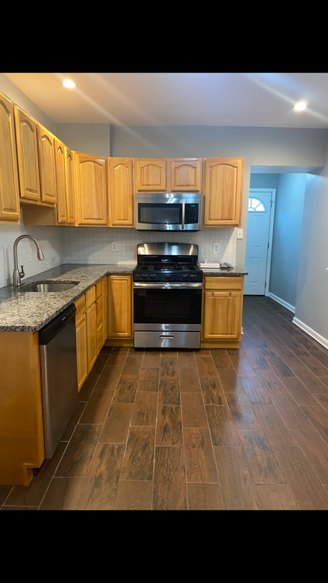 Photo - 4030 Poplar Street