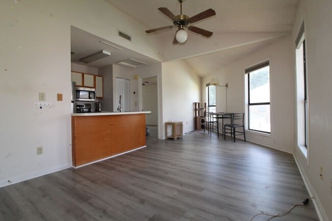 Photo - 1BR/1BA Top Floor Condo – Island Green (Tr...