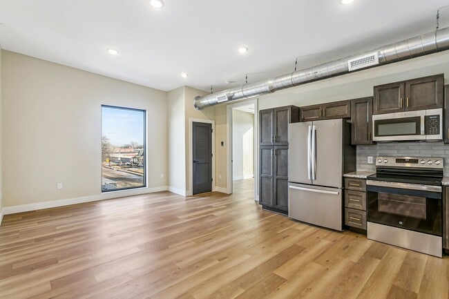 Photo - Hyde Park Flats Available NOW! Get $1000 credit towards rent and/or monthly fees! Unit 101