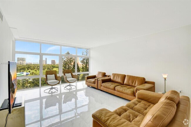 Building Photo - 20100 W Country Club Dr Unit 1005 Rental