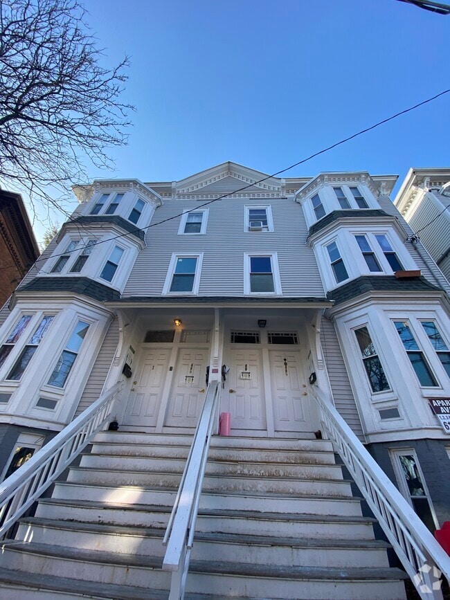 Building Photo - 43 Florence St Unit #2 Rental
