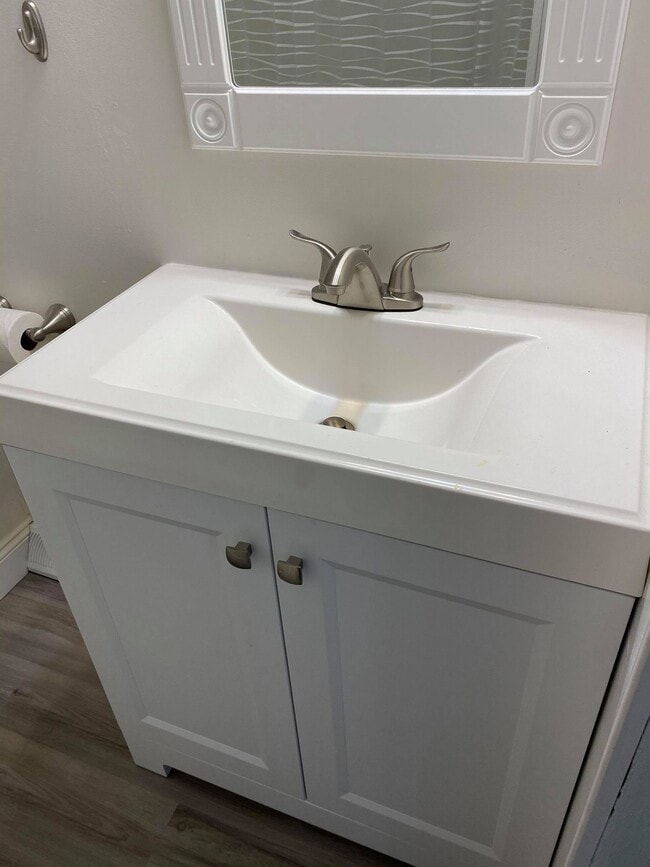 Bathroom - 1301 Oak St Unit 2