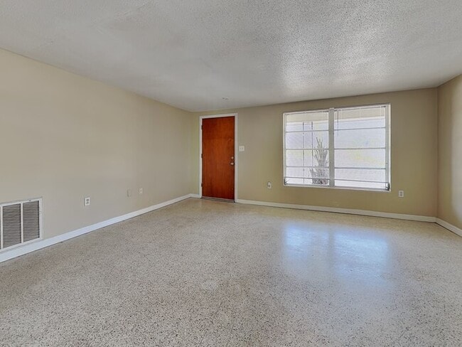 Photo - 10632 Laburnum Dr