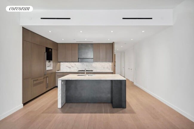 Photo - 555 W 22nd St