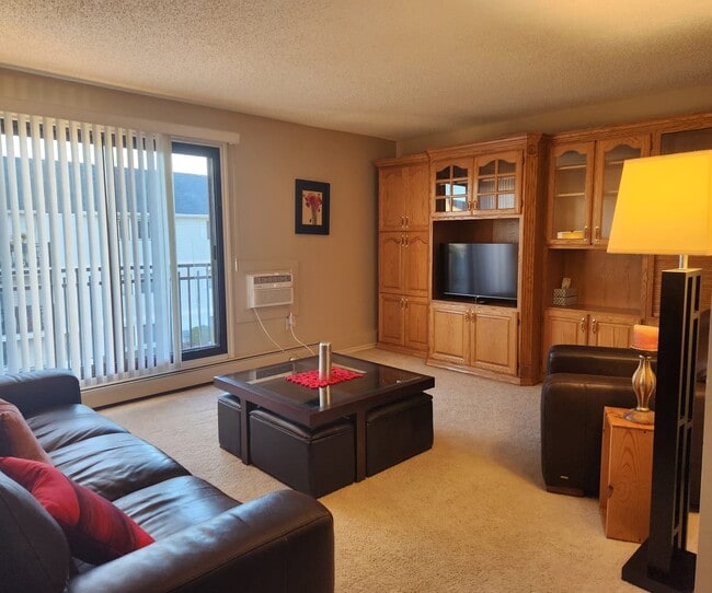 Building Photo - 258 Pinehouse Pl Unit Ready to move-in