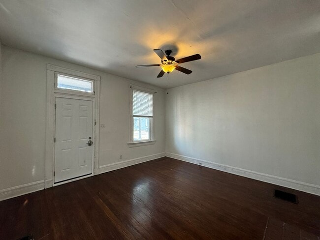 Photo - 4 Bed/2 bath UC Rental On Victor + Parking Only $695/person ($2780/mo)!