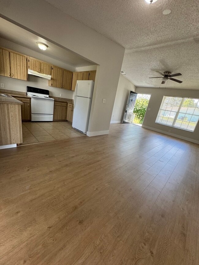 Photo - 725 Caribou Dr