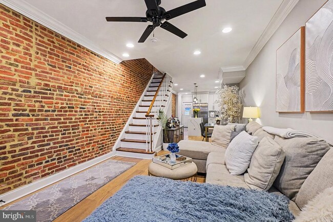 Photo - 443 S Robinson St