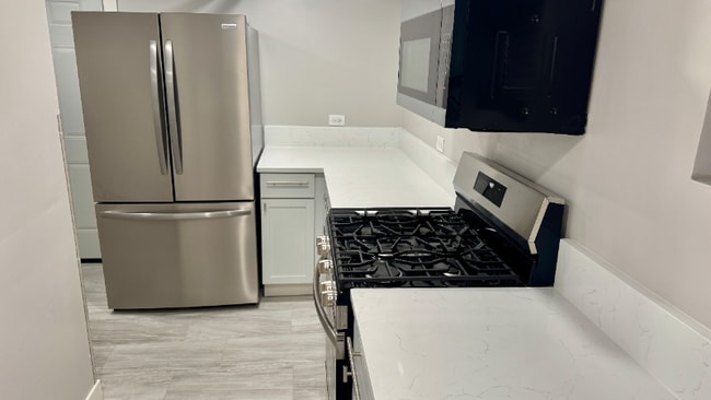 Photo - 5454 W Berteau Ave Unit B