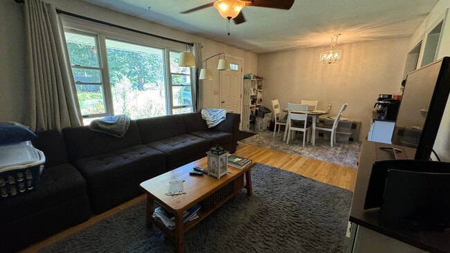 Photo - 611 Amherst Rd