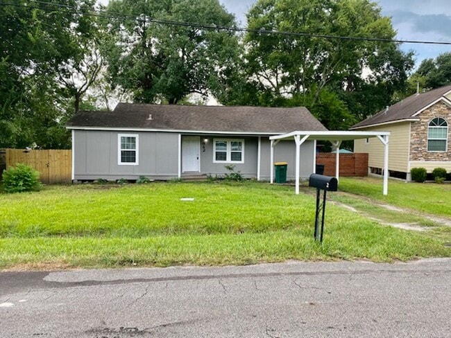 Building Photo - BEAUTIFUL RECENTLY REMODELED 3 BEDROOM HOME
