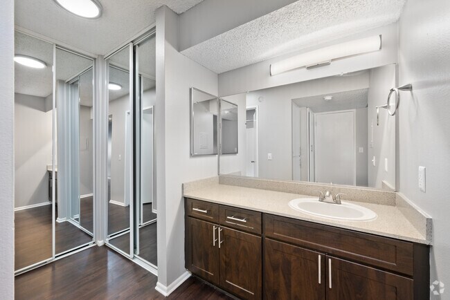 1BR, 1BA - 820SF - Bathroom