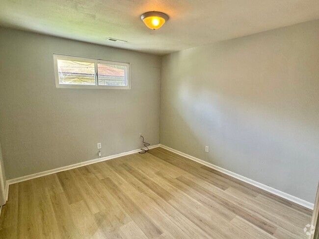 Building Photo - 314 Woodview Ave Rental