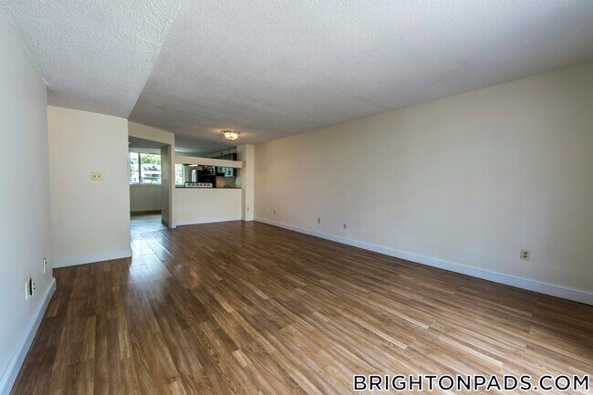 Photo - 142 N Beacon St Unidad A1