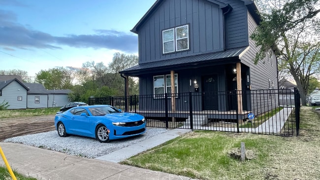 Photo - 132 N Belmont Ave Townhome