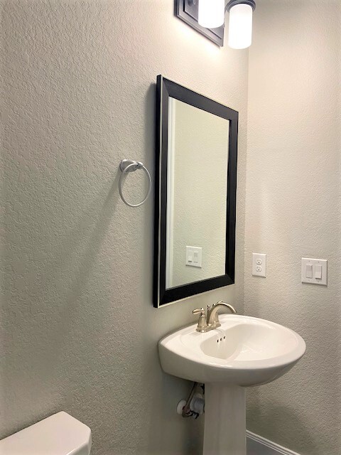 Tocador - 11330 Cottage Grove