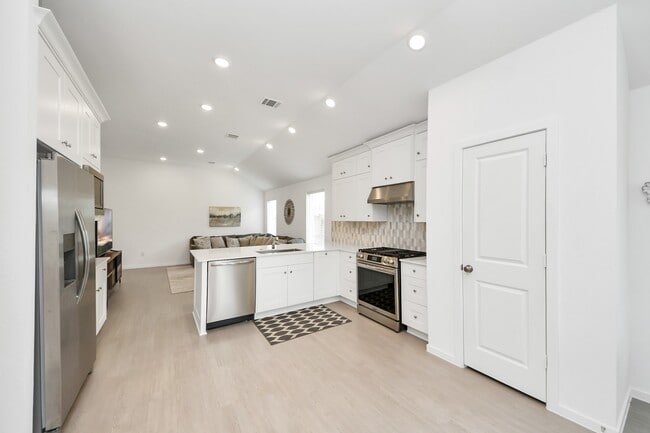 Building Photo - 2406 Aquamarine Ln