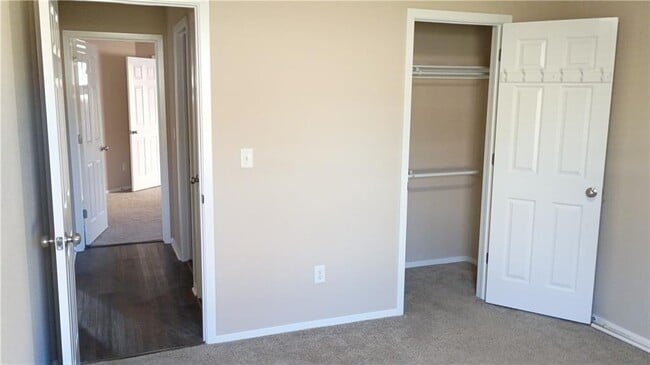 Photo - 905 SW Loudon Dr