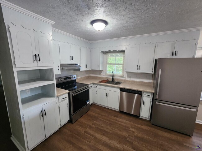 Photo - 1082 Lennox Pl House