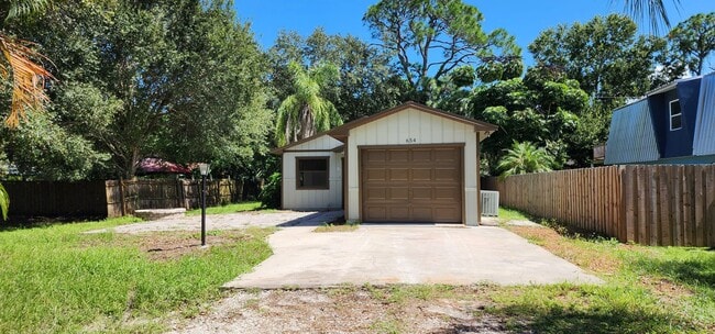 Photo - 3/2 1 car garage in Vero Beach
