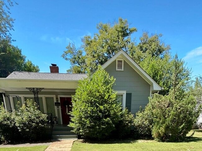 Building Photo - Just in time for the Holidays-Medical District Location, Character Galore