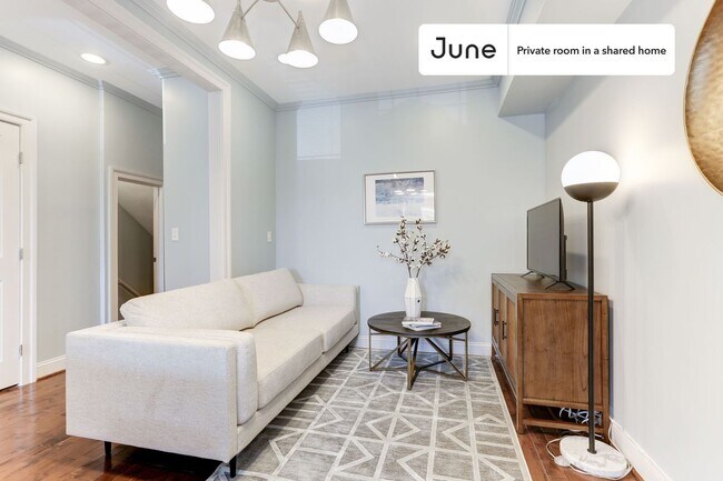 Room in Shared 5 bed/3.5 bath home in Capitol Hill