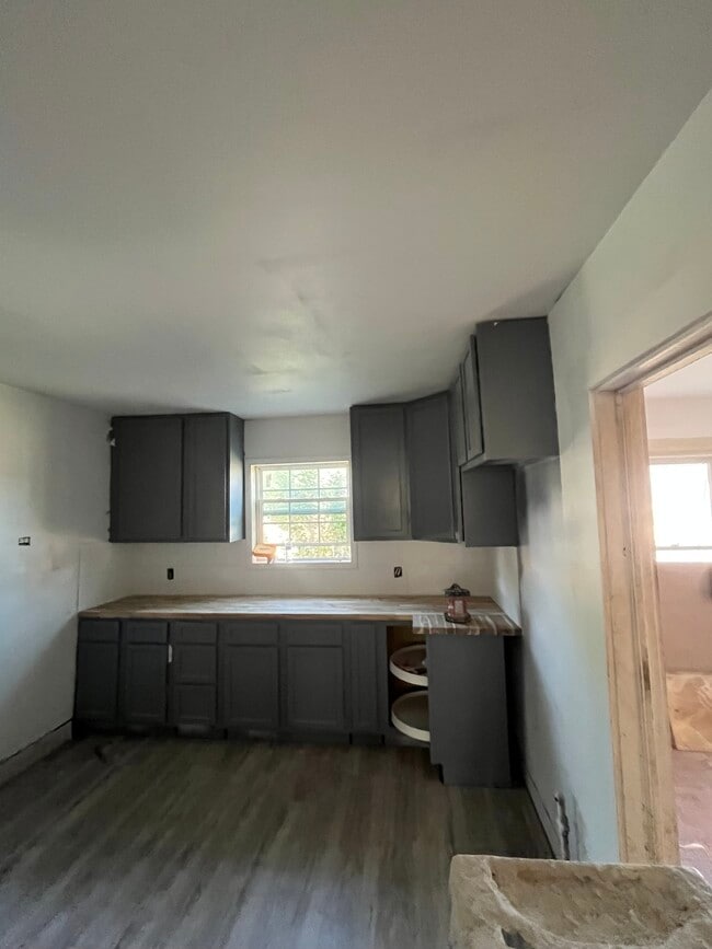 Photo - 2101 Sanger Ave
