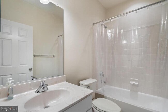Photo - 22569 Norwalk Square