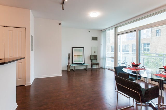 Building Photo - 757 N Orleans St Unit 702 Rental