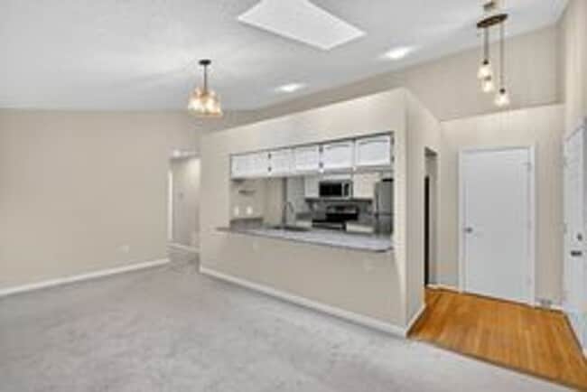 Building Photo - Spacious and Sunlit 2BR/2BA Condo with Por...