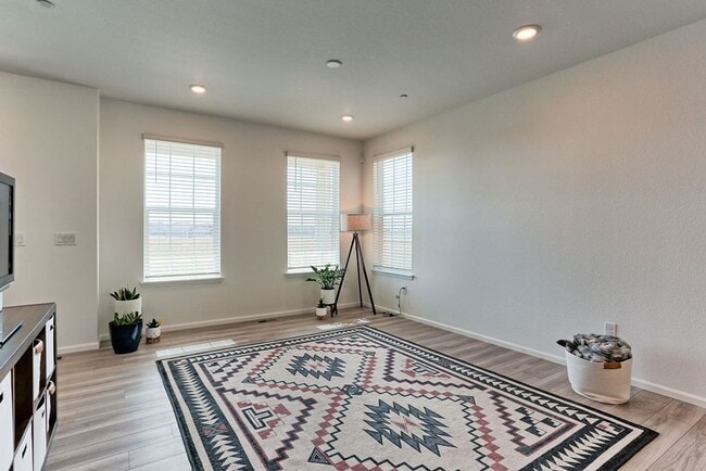 Photo - 3 Bedroom 3 Bath in Mosaic!