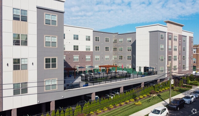 Terrace - Luxury Rental With Private Parking