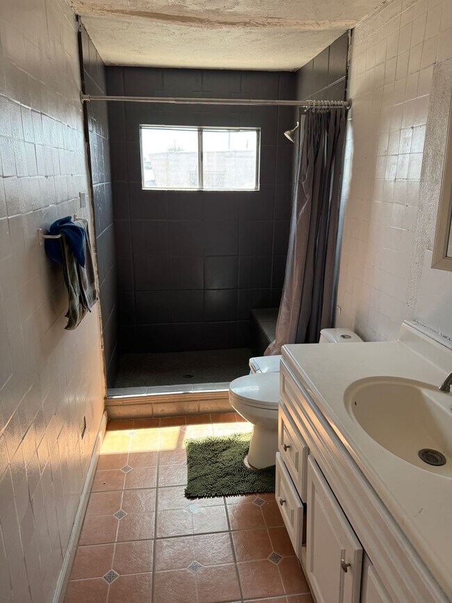 Photo - Centrally Located 1 Bedroom Studio Style Rental - Apartamento de una recamara con biles.