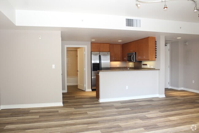 Building Photo - Gorgeous Studio w/ Upgraded Kitchen, A/C &... Unit 401 Rental