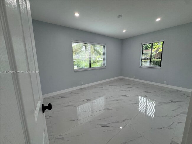 Photo - 16440 NE 10th Ave