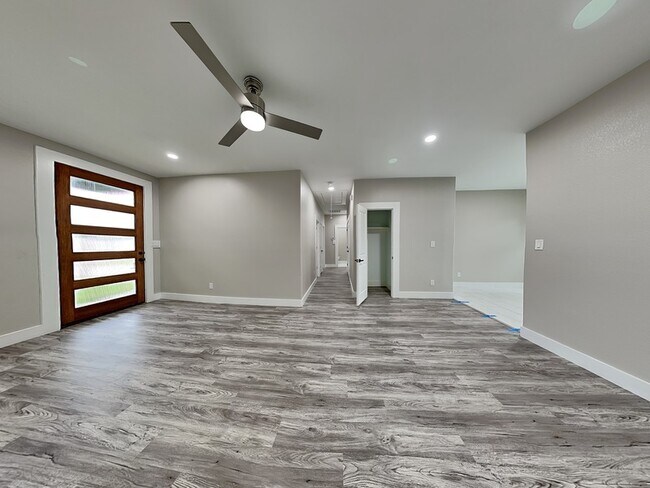 Photo - 111 Foster Ln Unidad C