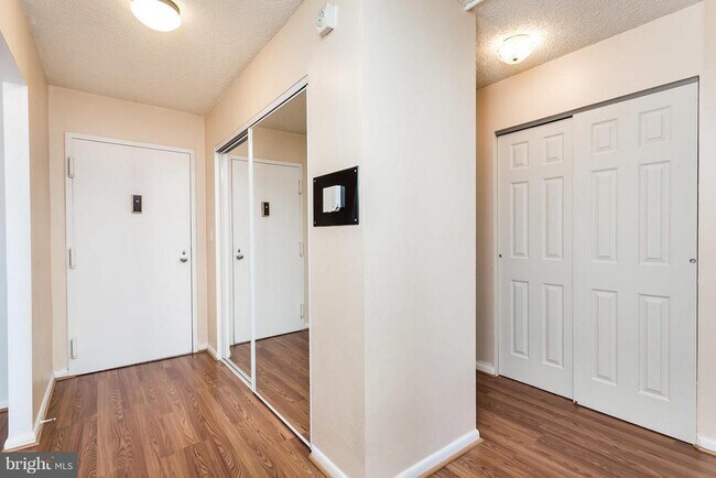 Photo - 205 E Joppa Rd Unidad 2307