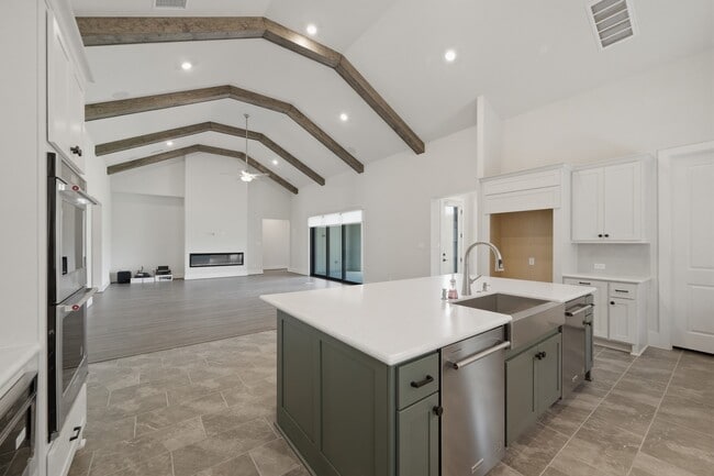 Building Photo - 2030 Highland Moss Rd