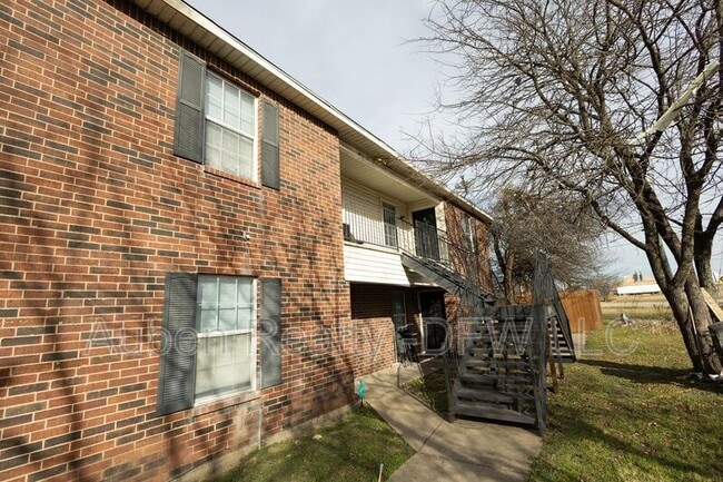 Building Photo - 300 S Magnolia St Unit D