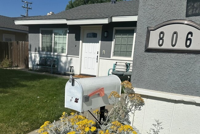 Building Photo - READY NOW! 3+1.5 City of Tehachapi - **SOL... Rental