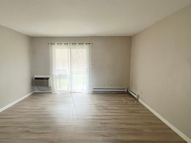 Living room - 321 -323 Shore Dr Unidad # 23