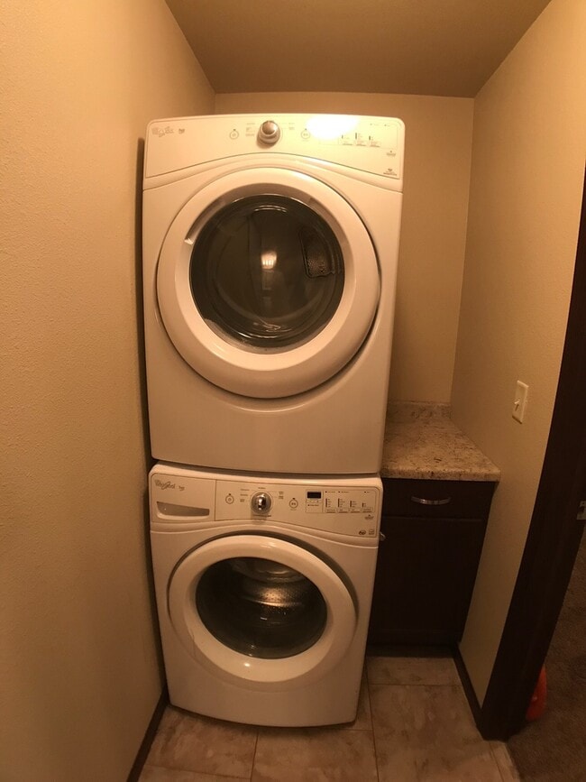 Building Photo - Quality Built Twinhome North Bismarck 2 Bedroom 1.5 Bath SORRY NO PETS!!