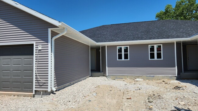Building Photo - 1207 Hillwood Blvd Unit New Build Ranch Condo for Rent