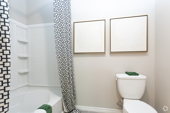 2BR, 2BA - 1,096SF - Primary Bathroom